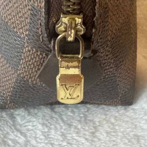 Authentic Louis Vuitton Damier Ebene Cosmetic Pouch - Preloved - Picture 4 of 9